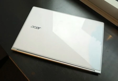 Cận cảnh bộ đôi ultrabook mỏng nhẹ nhất thế giới của Acer ảnh 5