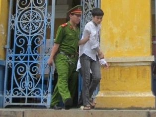 Vào tù vì “yêu” bạn gái nhí ảnh 1