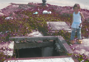 Hố sâu nguy hiểm ảnh 1