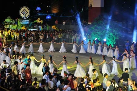 Đêm hội Carnaval Hạ Long rực rỡ sắc màu ảnh 2