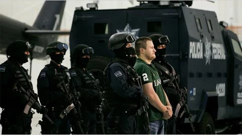 Từ cậu bé "búp bê" thành trùm ma túy ảnh 2