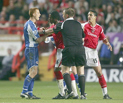 Nghệ thuật hắc ám trong bóng đá ảnh 7