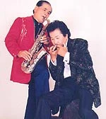 Nghệ sĩ Huỳnh Hoa và Võ Tòng Sơn. Nghệ sĩ Huỳnh Hoa và Võ Tòng Sơn.