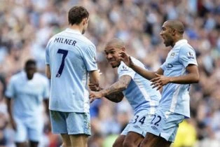Man City soán ngôi đầu của Man Utd ảnh 1