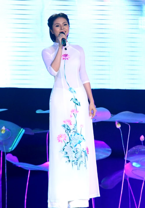 Vân Trang khoe giọng hát ảnh 5