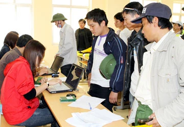 Thêm khoảng 600 lao động Việt Nam trở về từ Libya ảnh 1