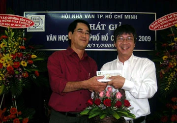 Trương Nam Hương - Vắt cạn mình cho thơ ảnh 2 Trương Nam Hương - Vắt cạn mình cho thơ ảnh 2