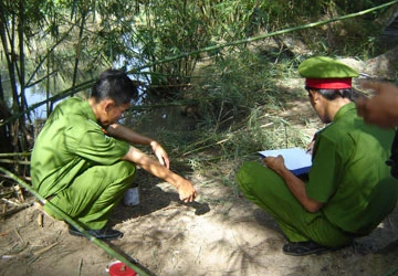 Vụ nổ đạn pháo chết 4 trẻ em: Tang tóc vùng quê ảnh 1