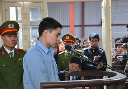 Chùm ảnh: Xét xử sát thủ Lê Văn Luyện ảnh 23