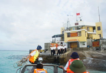 13 năm vác đá xây Trường Sa ảnh 1