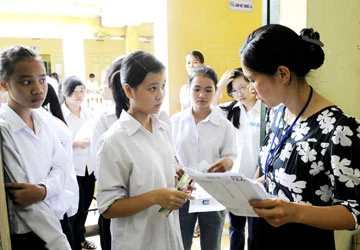 Thi tuyển sinh vào lớp 10: Bỏ được không? ảnh 2