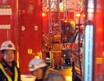 Lính cứu hỏa Nhật tại hiện trường vụ chát. Ảnh: AP.