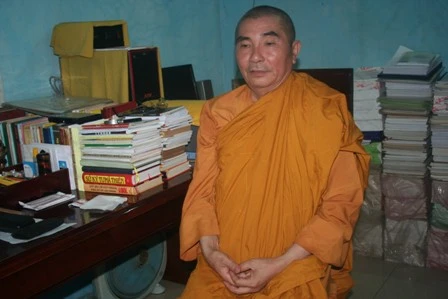 Người xuất gia không có chuyện... hôn nhau ảnh 1