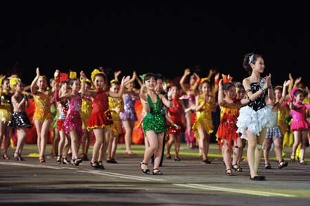 Đêm hội Carnaval Hạ Long rực rỡ sắc màu ảnh 11