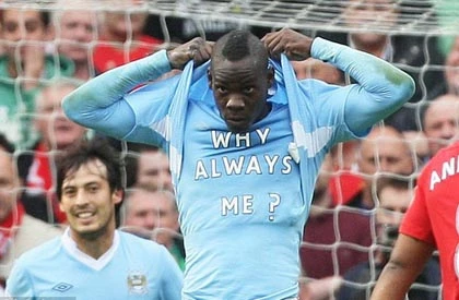 Cầu thủ ngày càng thích cởi áo bất chấp án phạt ảnh 4