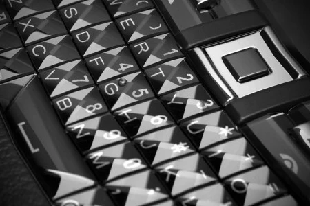 "Hàng hiệu" Vertu dùng bàn phím Qwerty ra mắt ảnh 5