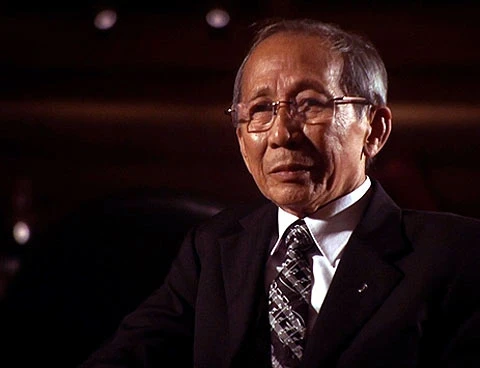 Nguyễn Ánh 9 đệm đàn cho Kim Khánh hát ảnh 1