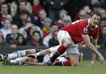 Sir Alex “kín tiếng” dù không phục trọng tài ảnh 1