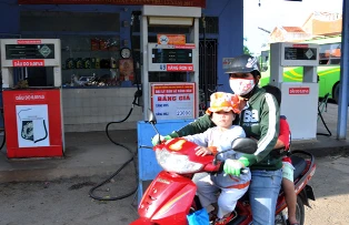 Cây xăng đủ trò gian lận ảnh 1