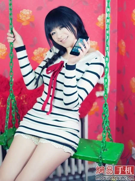 Meizu MX “câu khách” bằng chân dài ảnh 9