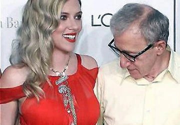 Đàn ông tăng tuổi thọ 1 phút/ngày nhờ... nhìn ngực ảnh 1