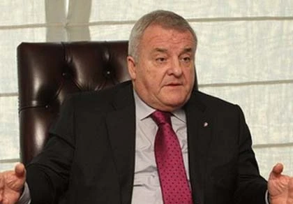 Chủ tịch của Osasuna "tấn công" cả Real và Barca ảnh 1