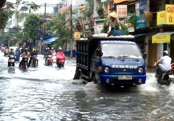 Sài Gòn mưa lớn, nhiều công chức trễ giờ làm ảnh 2
