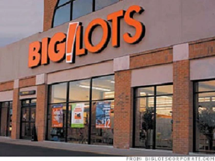 Thoát y trước cửa hàng quần áo để “chôm” đồ ảnh 1