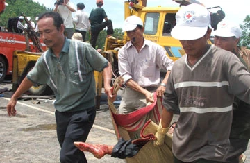 4. Chuyển xác nhạn nhân 4. Chuyển xác nhạn nhân