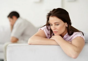 Dấu hiệu hôn nhân rạn nứt ảnh 1