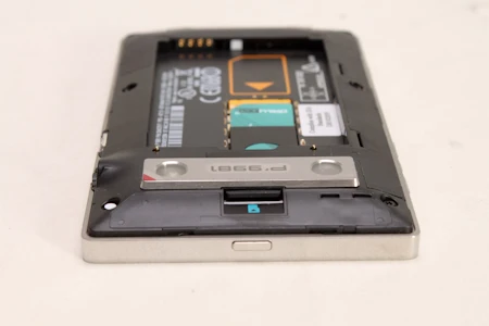 Trên tay BlackBerry Porsche Design P’9981 chính hãng ảnh 14