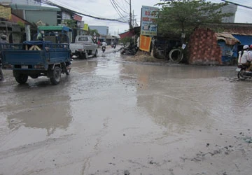 Trải nhựa đường nhưng không làm vỉa hè ảnh 2