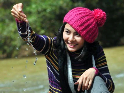 Vân Trang làm dáng giữa... đàn bò ảnh 6