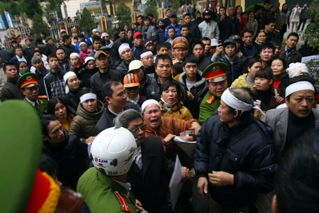 Chùm ảnh: Xét xử sát thủ Lê Văn Luyện ảnh 3