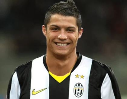 Cris Ronaldo từng kiểm tra y tế với Juve ảnh 1