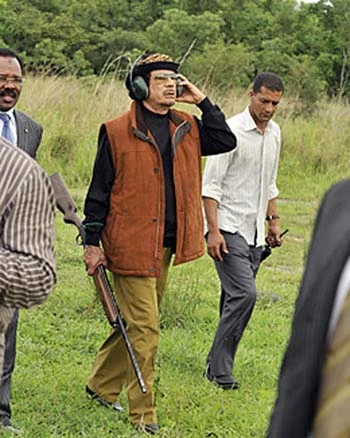 Thời trang "quái" của ông Gaddafi ảnh 12