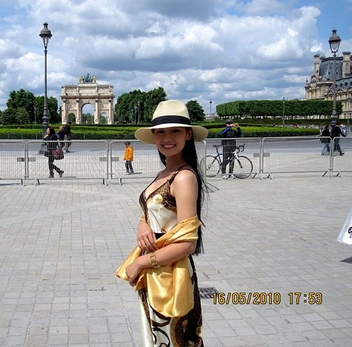 Lã Thanh Huyền duyên dáng ở Pháp ảnh 6