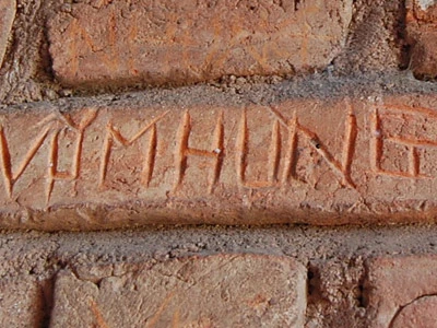 “Dịch” vẽ bậy lên di tích ảnh 3 “Dịch” vẽ bậy lên di tích ảnh 3