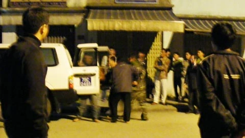 Tường thuật trực tiếp: Đã bắt được tên bắt cóc con tin ở Huế ảnh 1