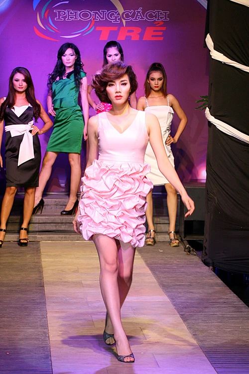 Hương Giang, Trang Nhung làm vedette ảnh 4