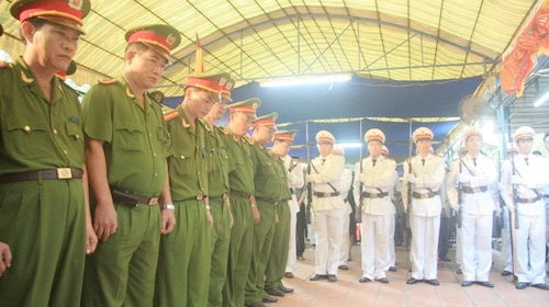 Đại bàng đã về với đất thép ảnh 2