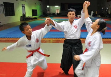 Những lớp võ dạy người trẻ... hạ hỏa ảnh 1