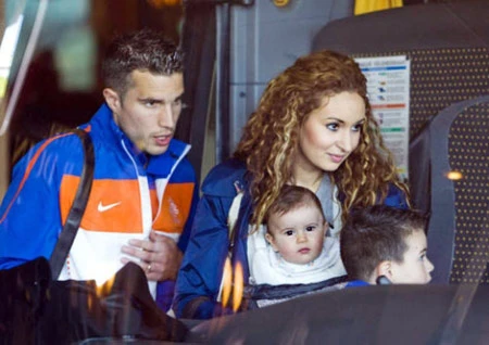 Đòi sang M.U, Van Persie bất tuân lệnh vợ ảnh 1