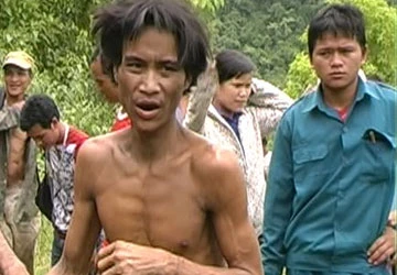Phát hiện hai cha con “người rừng” ảnh 1