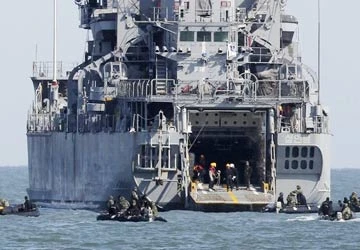 Tàu chiến Hàn Quốc đã bị gãy đôi ảnh 1