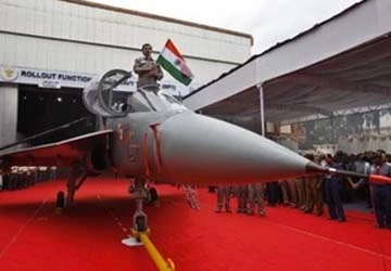 Máy bay chiến đấu tự chế tạo đầu tiên của Ấn Độ ảnh 1