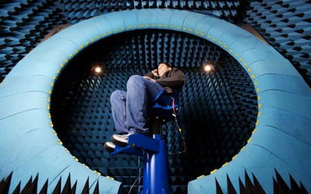 “Hé lộ” về phòng thí nghiệm ăng-ten cho iPhone ảnh 2 “Hé lộ” về phòng thí nghiệm ăng-ten cho iPhone ảnh 2