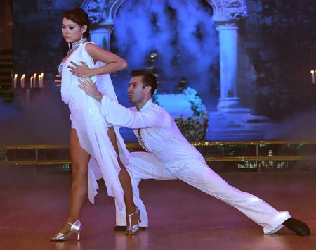 Minh Hằng thăng hoa trong đêm chung kết Bước nhảy Hoàn vũ ảnh 4