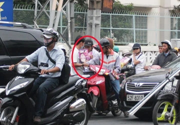 Lại in, phát ấn phẩm quảng cáo “chui” ảnh 1 Lại in, phát ấn phẩm quảng cáo “chui” ảnh 1