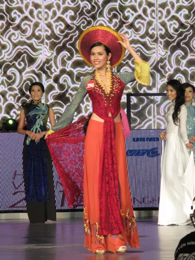 Cận cảnh đêm chung kết cuộc thi Hoa hậu Việt Nam 2010 ảnh 3